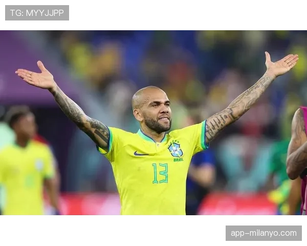 在控球体系下阿尔维斯与卡福侧翼推进出现分散趋势