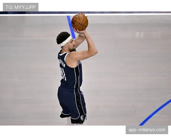 无球跑位牵制轮换，汤普森效率回升拉开外线